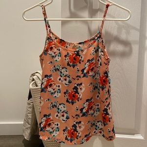 Super cute tank like new!